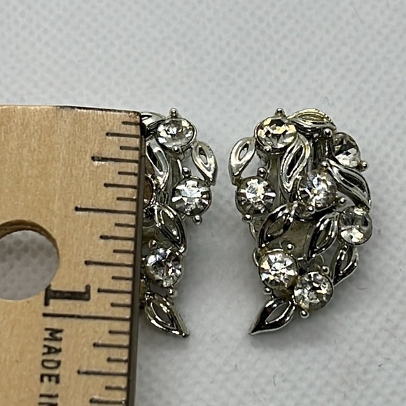 Lisner Womens Clip On Earrings Silver Tone Leaf Shape Clear Rhinestones Formal - Picture 9 of 9